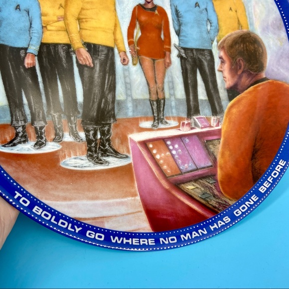 Vintage Star Trek Memorabilia Plate & Book Collectible - Picture 9 of 16